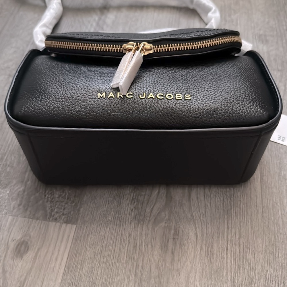 Marc Jacobs*Genuine Leather Crossbody - Black w/Goldtone Hardware 9”x9”x4” NWT! - Picture 7 of 16